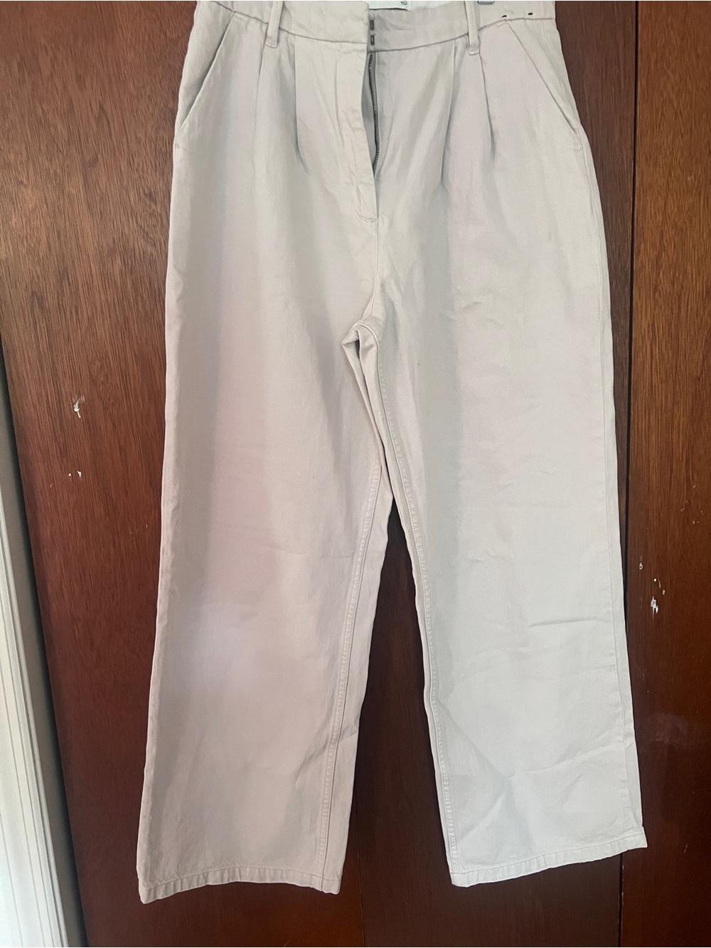 Abercrombie & Fitch wide legged khakis